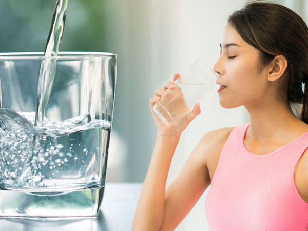 UỐNG NƯỚC CÓ GIẢM MỤN KHÔNG? CÁCH UỐNG NƯỚC CHO DA KHỎE